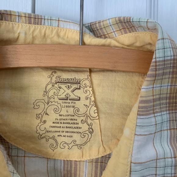 🌱2 for $40 Wrangler distressed western shirt - Picture 2 of 3